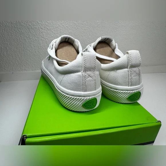 Cariuma Off-White Canvas
OCA LOW|NIB|The Perfect White Tennis Shoe! - Picture 11 of 14
